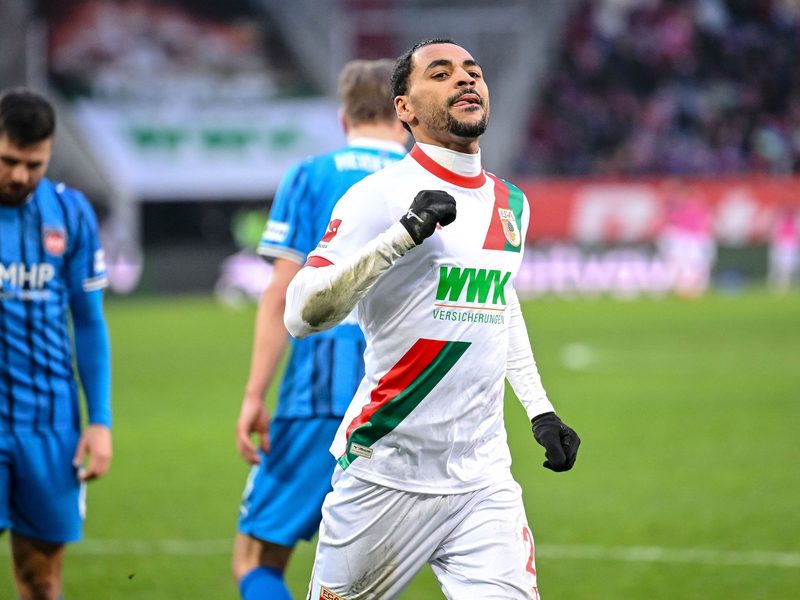 Alexis Claude-Maurice ist Augsburgs Matchwinner. - Foto: Harry Langer/dpa