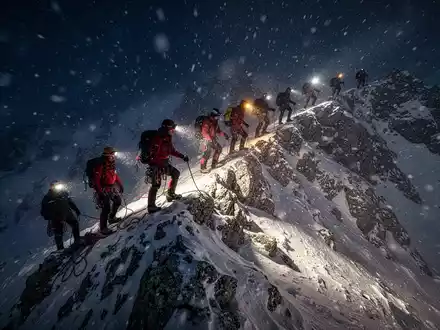 Bergrettung befreit zwei Wanderer aus Schneesturm - Foto: über boerse-global.de