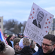 Menschen demonstrieren zur Unterstützung des tschechischen Präsidenten Pavel in Pardubice (Pardubitz), Ostböhmen. Auf dem Schild steht «Ich stehe zum Präsidenten». - Foto: Josef Vostarek/CTK/AP/dpa