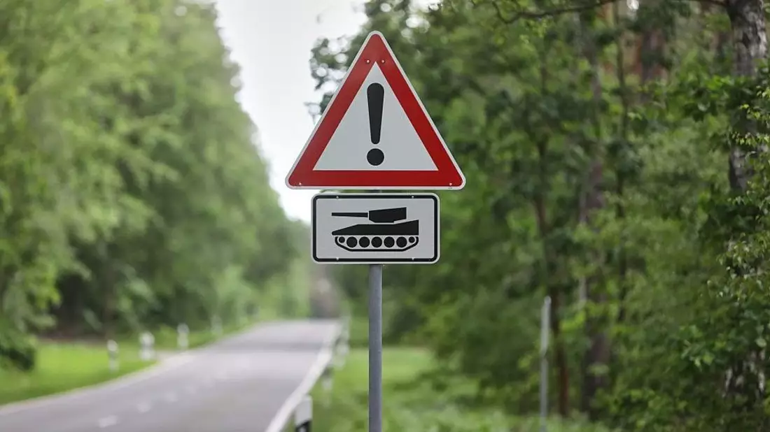Warnung vor Panzern (Archiv) - Bild: via dts Nachrichtenagentur
