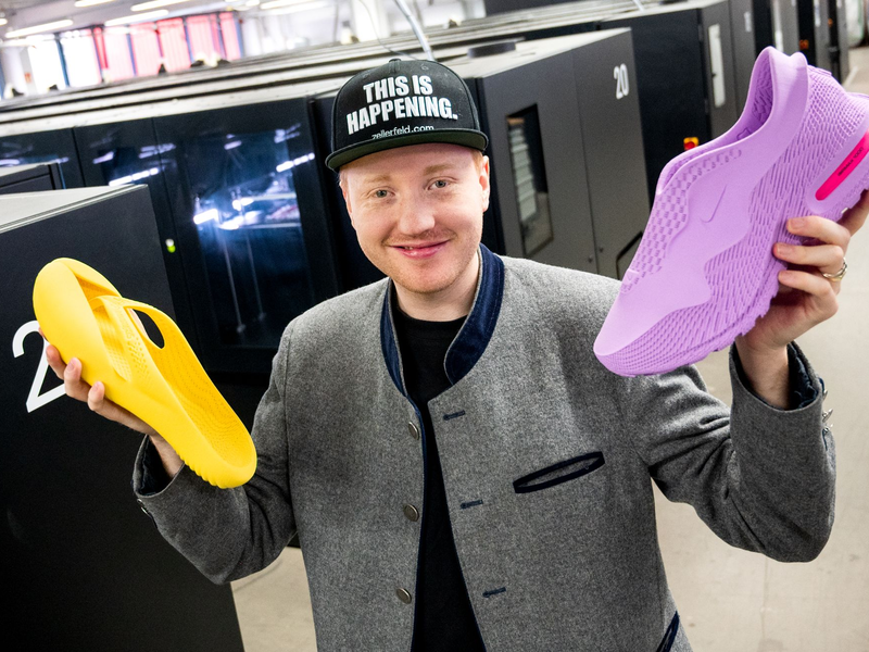 Cornelius Schmitt, CEO des Schuhherstellers Zellerfeld, liebt Sneaker. - Foto: Daniel Bockwoldt/dpa