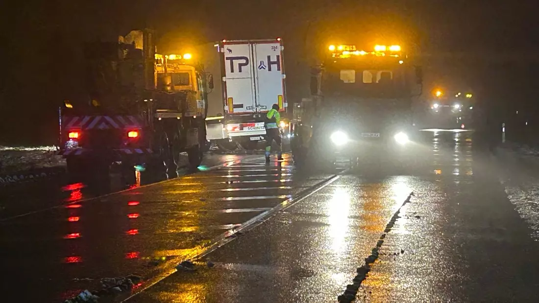 POL-PDTR: Sattelschlepper blockiert nach Verkehrsunfall einen Fahrstreifen der B327 in Morbach (OT Hundheim) - Nachtragsmeldung - Bild: presseportal.de
