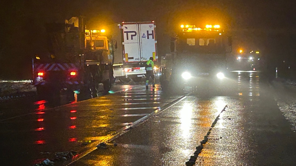 POL-PDTR: Sattelschlepper blockiert nach Verkehrsunfall einen Fahrstreifen der B327 in Morbach (OT Hundheim) - Nachtragsmeldung - Foto: presseportal.de