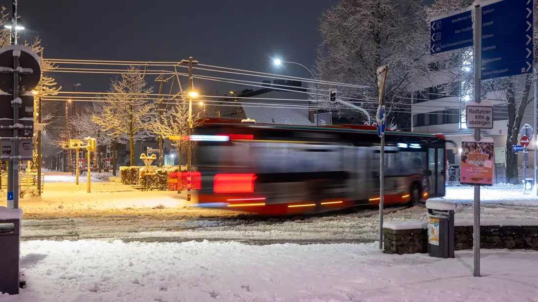  In der Nacht auf Rosenmontag kam in Hessen der Schnee zurück. - Bild: Helmut Fricke/dpa