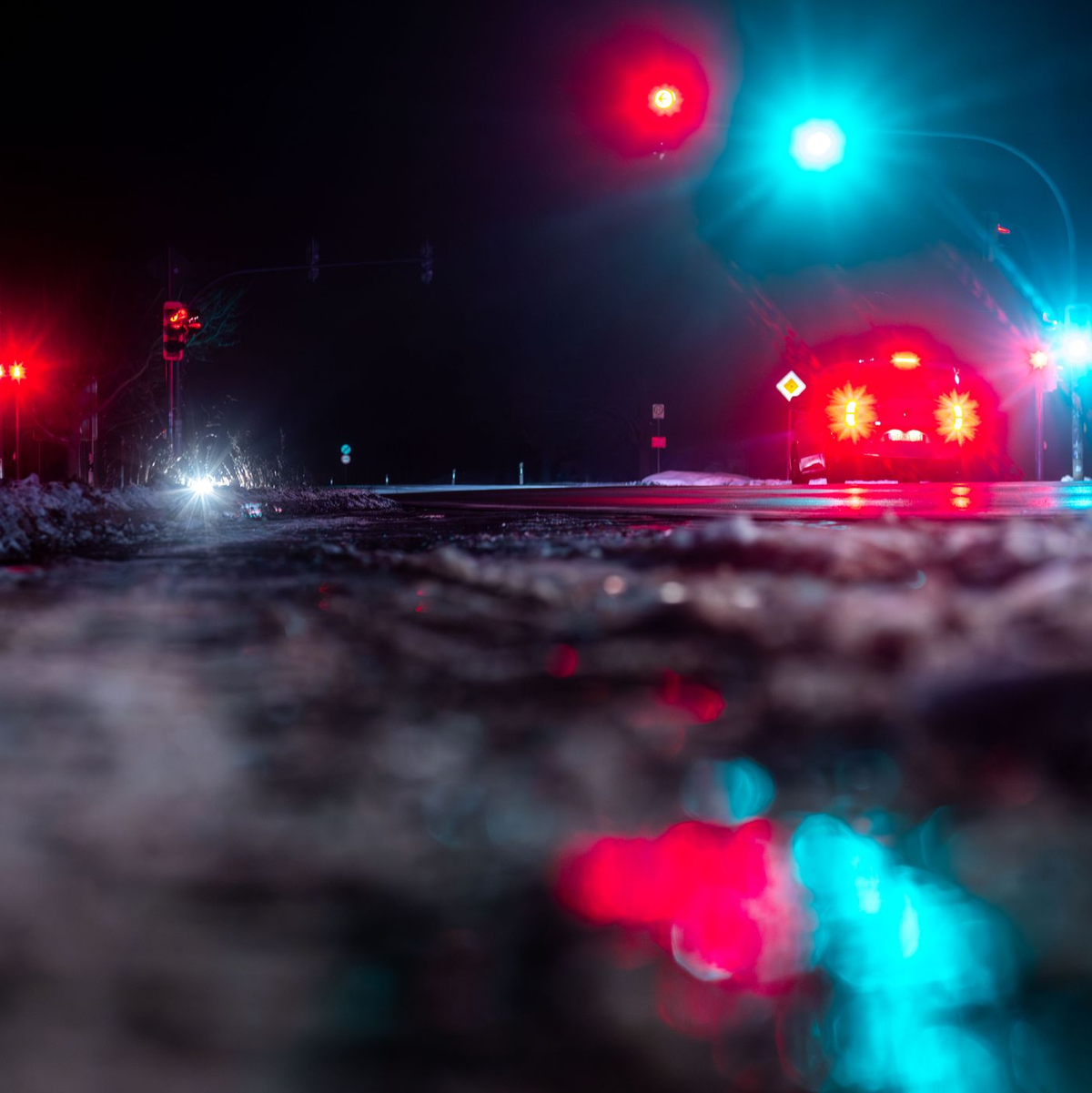 Die Woche startet in Norddeutschland mit Dauerfrost, leichtem Schneefall und teilweise glatten Straßen. - Foto: Jens Büttner/dpa