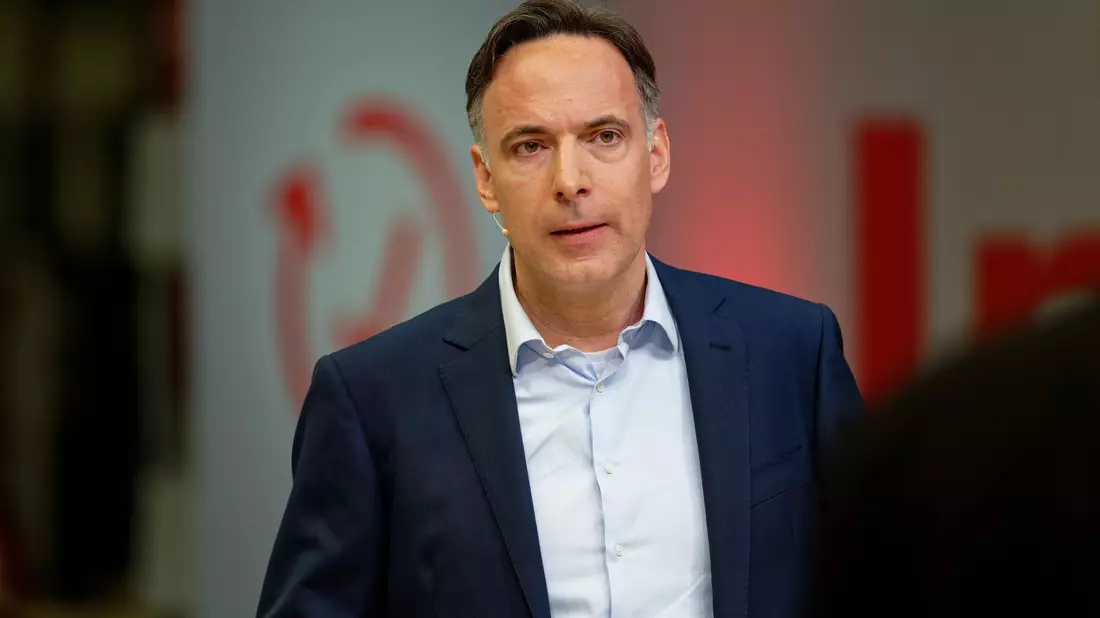 Vertriebsvorstand Marc Spieker wünscht sich eine Verpflichtung aller Netzbetreiber zu einer Smart-Meter-Umrüstung in Deutschland. (Archivbild) - Bild: Henning Kaiser/dpa