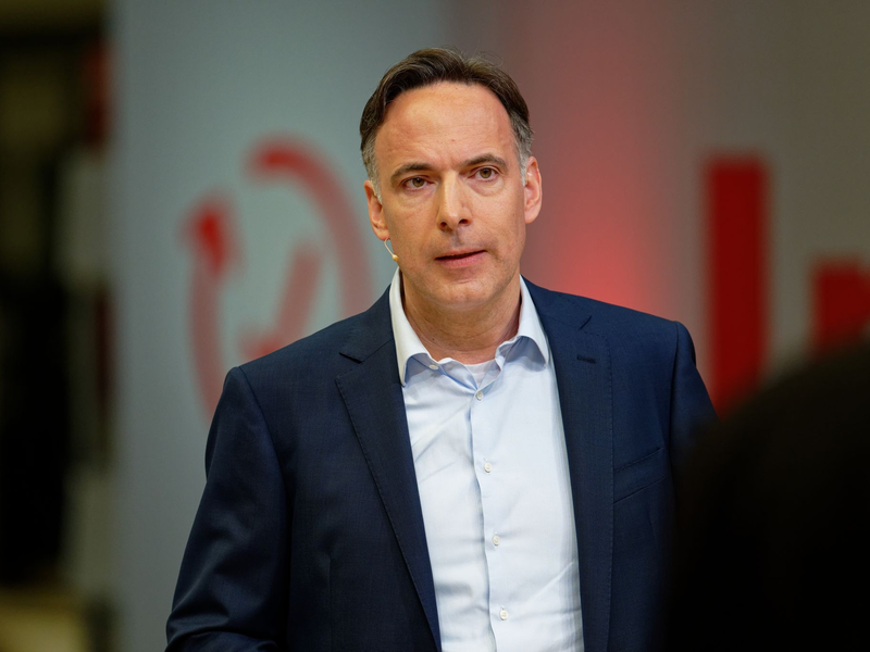 Vertriebsvorstand Marc Spieker wünscht sich eine Verpflichtung aller Netzbetreiber zu einer Smart-Meter-Umrüstung in Deutschland. (Archivbild) - Foto: Henning Kaiser/dpa