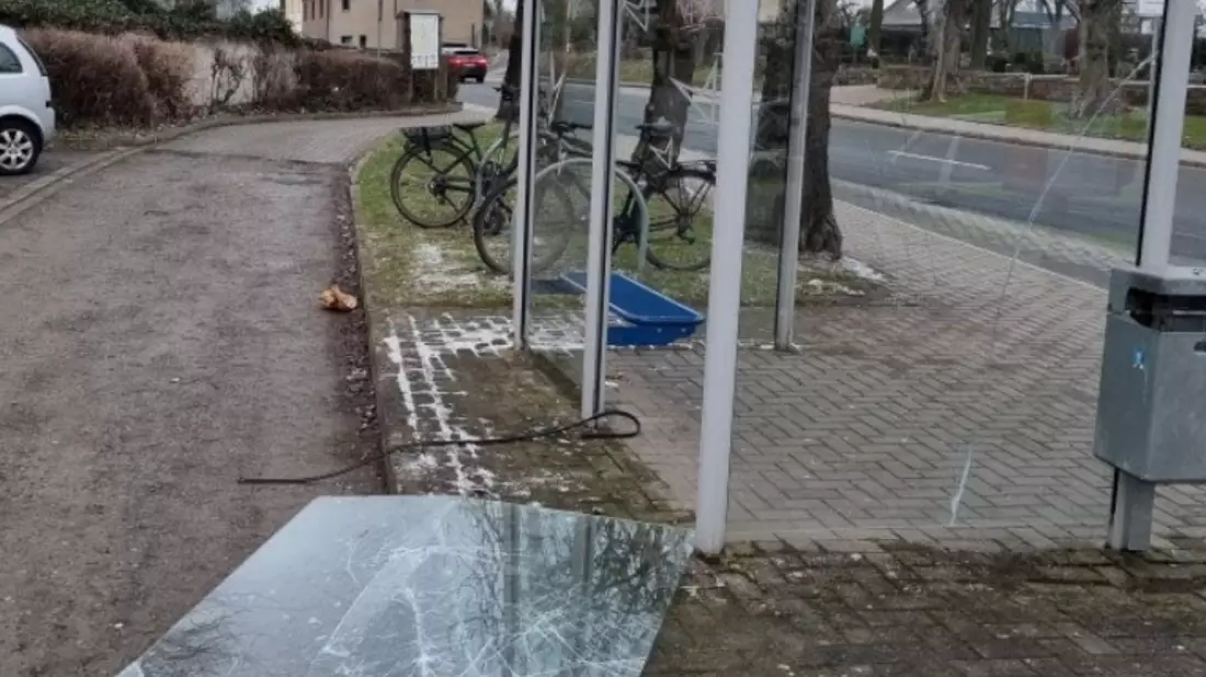 POL-OS: Ostercappeln: Sachbeschädigung an Bushaltestelle Friedenshöhe- Polizei sucht Zeugen - Bild: presseportal.de