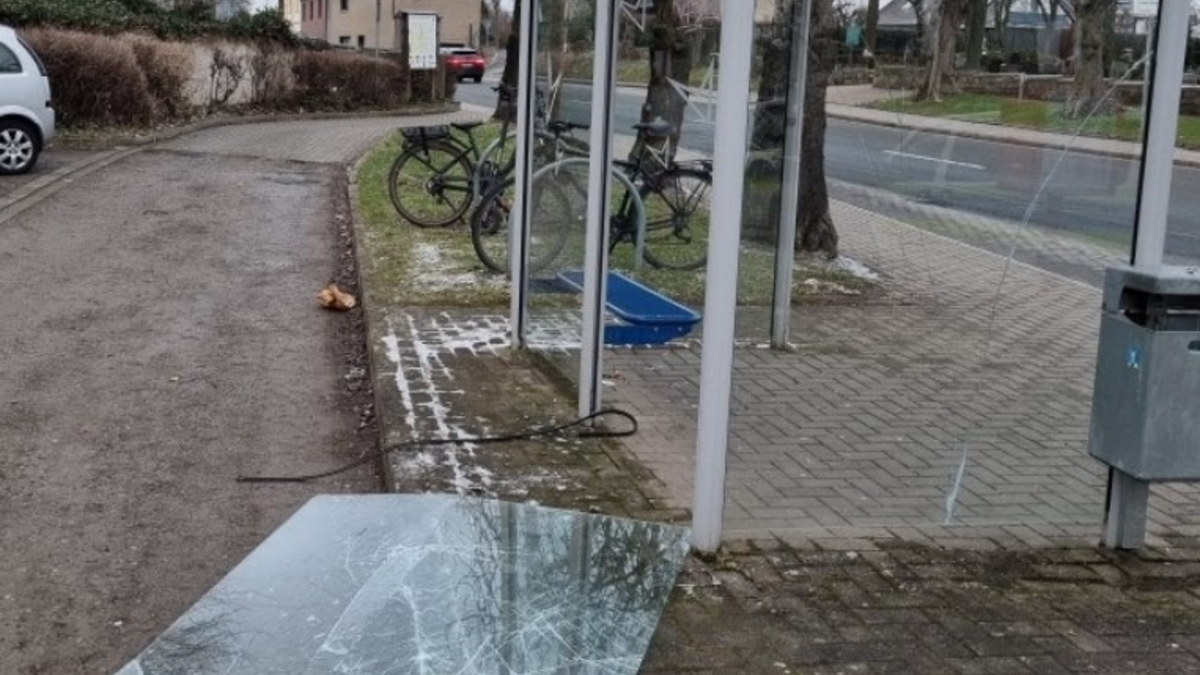 POL-OS: Ostercappeln: Sachbeschädigung an Bushaltestelle 