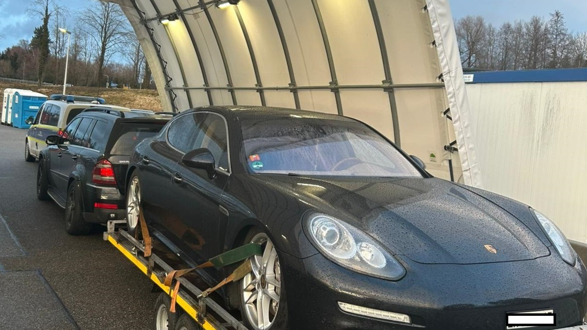 HZA-UL: Kontrollen auf der A96/Nicht bezahlt: Zoll behält geschmuggelten Porsche ein - Foto: presseportal.de