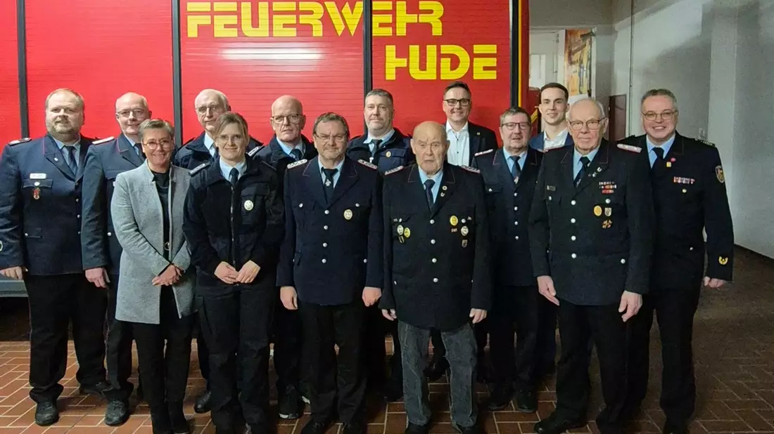 FW-OLL: Jahreshauptversammmlung der Freiwilligen Feuerwehr Hude - Bild: presseportal.de