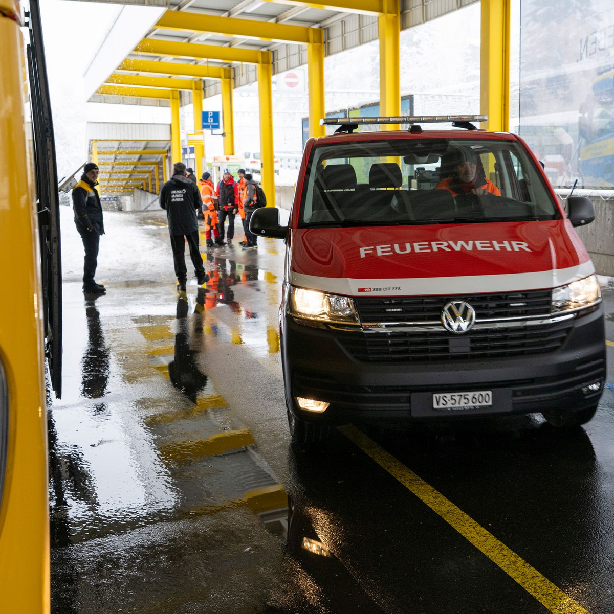 Eine verletzte Person musste zur Behandlung ins Krankenhaus. - Foto: Peter Schneider/KEYSTONE/dpa