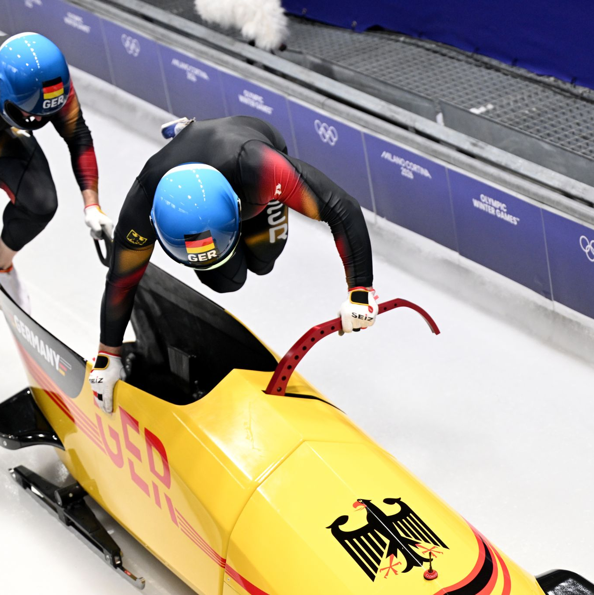 Francesco Friedrich (Pilot) und Alexander Schüller liegen nach dem zweiten Lauf schon weit zurück. - Foto: Robert Michael/dpa