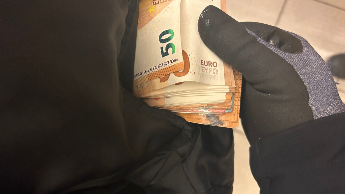 HZA-DD: Bargeld im Wert von über 100.000 Euro sichergestellt / Zoll kontrolliert Reisezug - Foto: presseportal.de