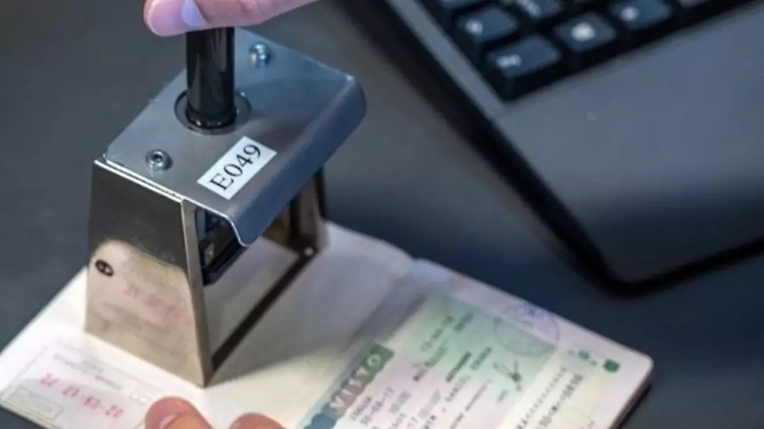 BPOLI EF: Neue Grenzkontrolle für Drittstaatsangehörige am Flughafen Erfurt-Weimar / Einführung des Europäischen Entry-Exit-Systems hat begonnen - Bild: presseportal.de
