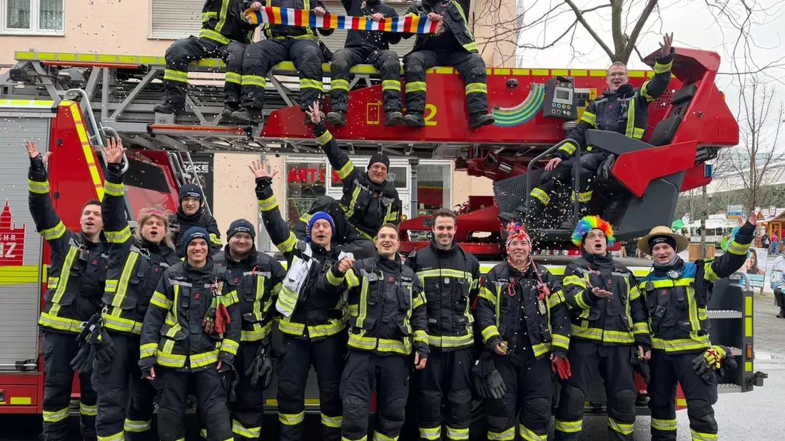 FW Mainz: Zwischenstand von Feuerwehr und Sanitätsdienst zum Mainzer Rosenmontagszug - Bild: presseportal.de