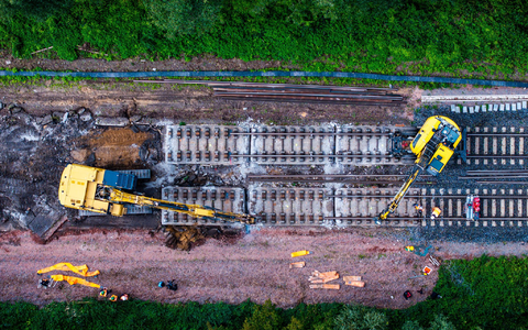 Seit Anfang August läuft die Sanierung der Strecke und war bisher auf einem guten Weg. (Archivbild) - Foto: Jens Büttner/dpa