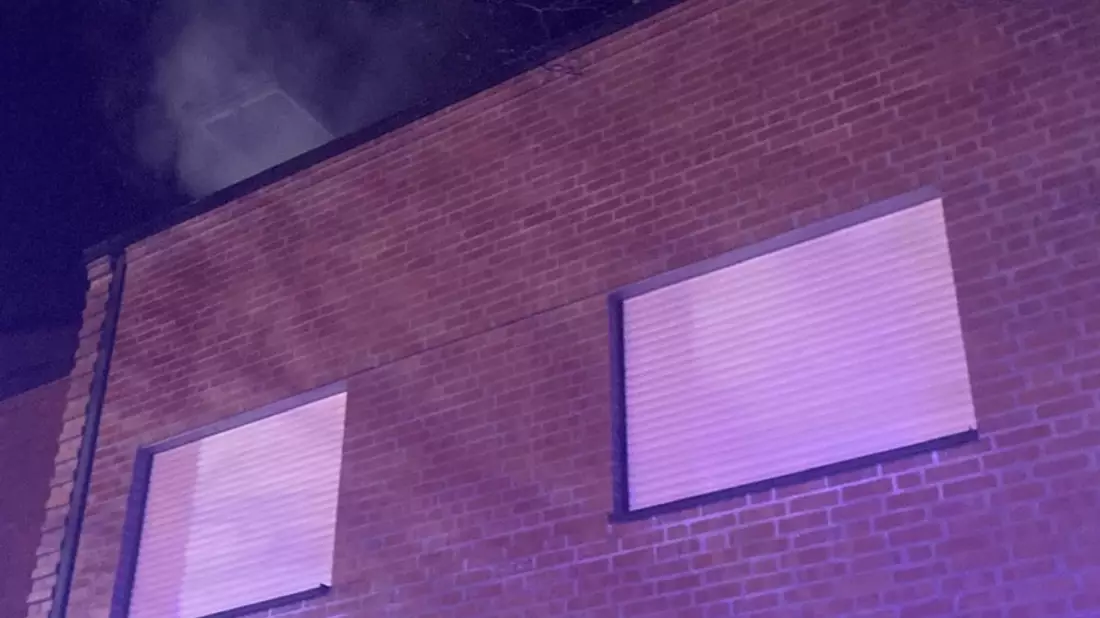 FW Bocholt: Wohnungsbrand am frühen Abend des Rosenmontagszuges im 3.OG eines Mehrfamilienhauses. Keine Personen verletzt. - Bild: presseportal.de