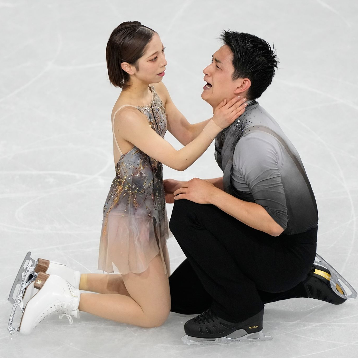Riku Miura und Ryuichi Kihara holten dank einer Weltrekord-Kür Gold. - Foto: Natacha Pisarenko/AP/dpa