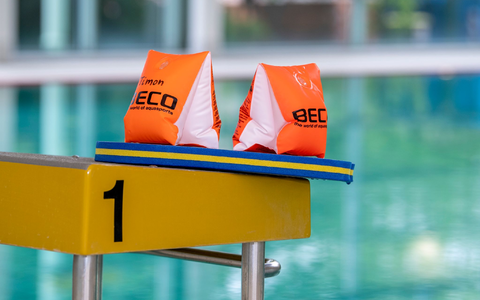 «Die marode Bäderlandschaft hängt wie ein Damoklesschwert über der Schwimmausbildung», sagt DLRG-Präsidentin Ute Vogt. (Archivbild) - Foto: David Inderlied/dpa