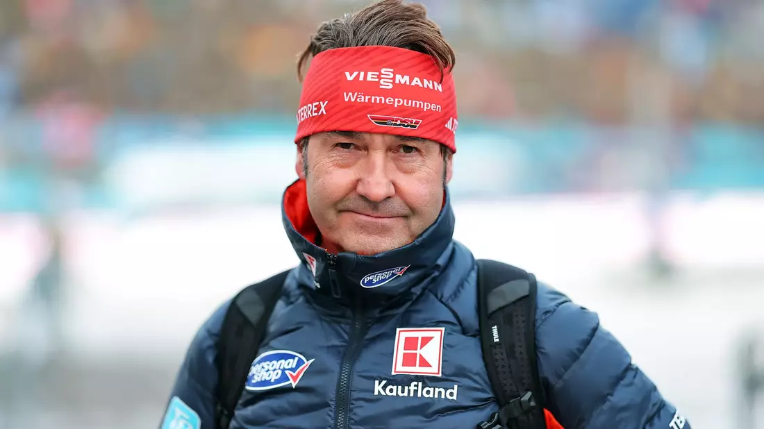 Horst Hüttel schimpft über die Entscheidung zum Abbruch.  - Bild: Daniel Karmann/dpa