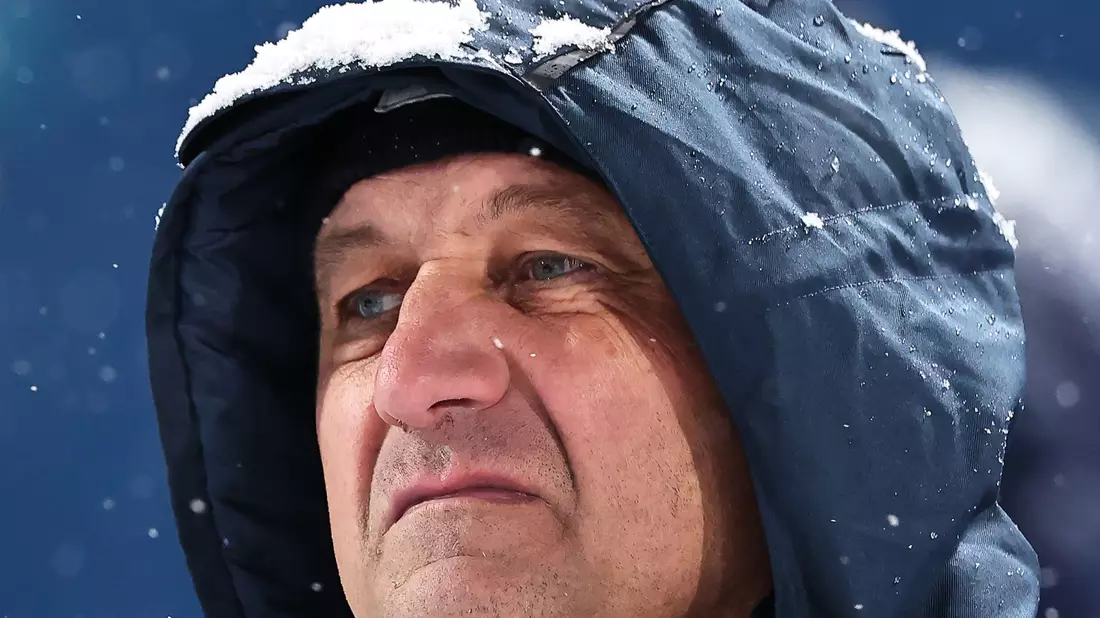 Fis-Renndirektor Sandro Pertile sieht sich nach dem Abbruch Kritik ausgesetzt. - Bild: Daniel Karmann/dpa