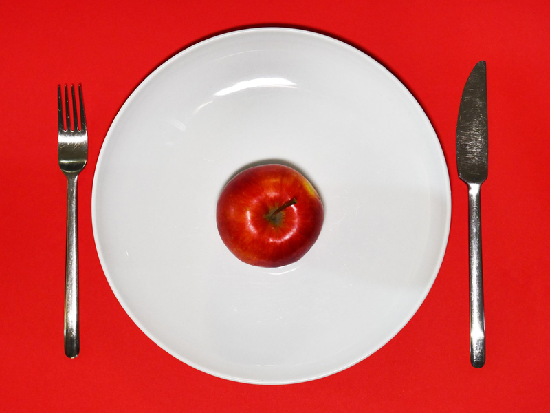 Der Wunsch nach Kontrolle über Körper und Gesundheit kann laut Experten beim Fasten eine Rolle spielen. (Archivbild)  - Foto: Ralf Hirschberger/dpa