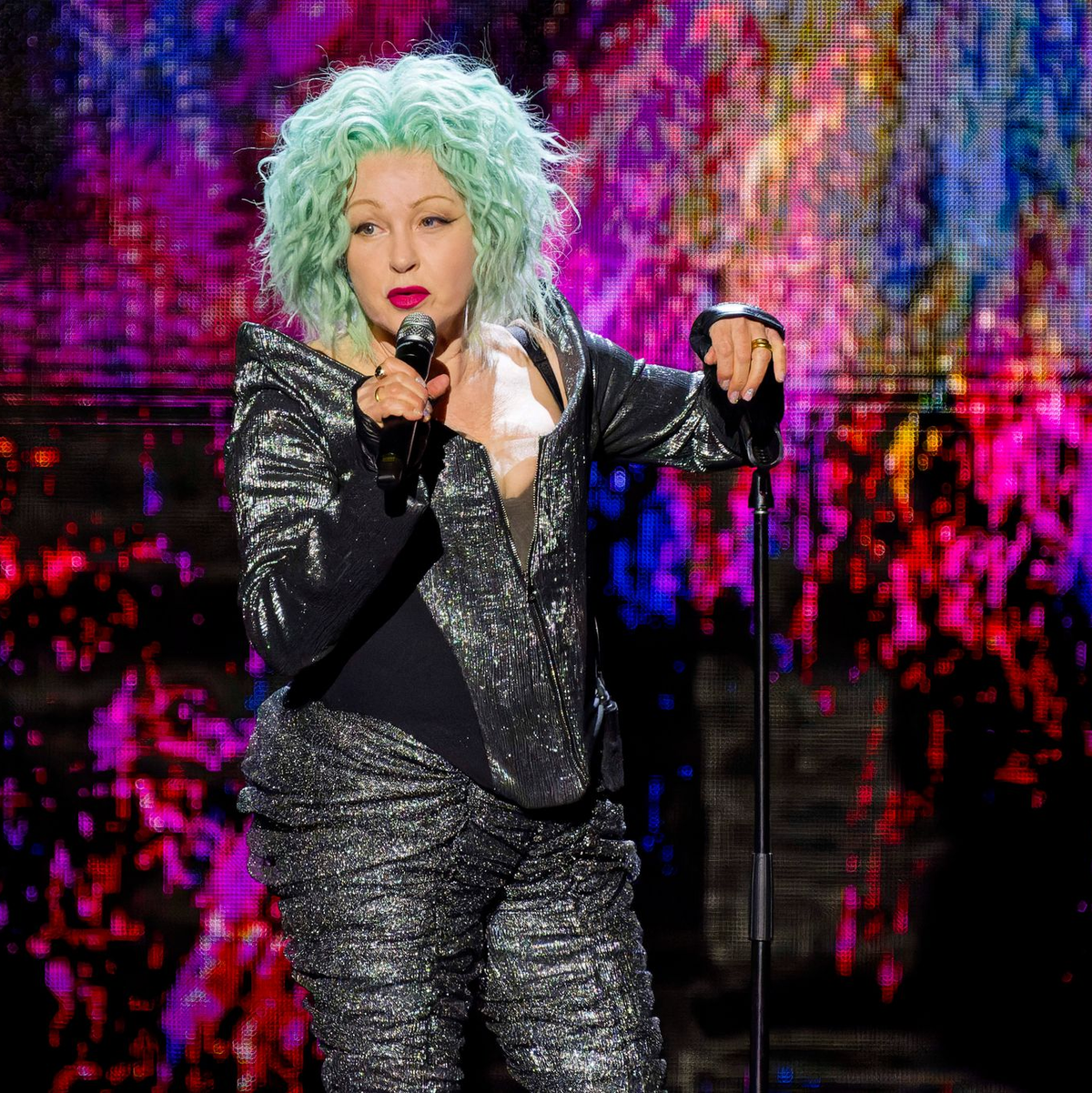 Cyndi Lauper, dessen Hit «True Colors» von Billy Steinberg geschrieben wurde, sprach dessen Angehörigen ihr Beileid aus. (Archivbild) - Foto: Rob Grabowski/Invision via AP/dpa