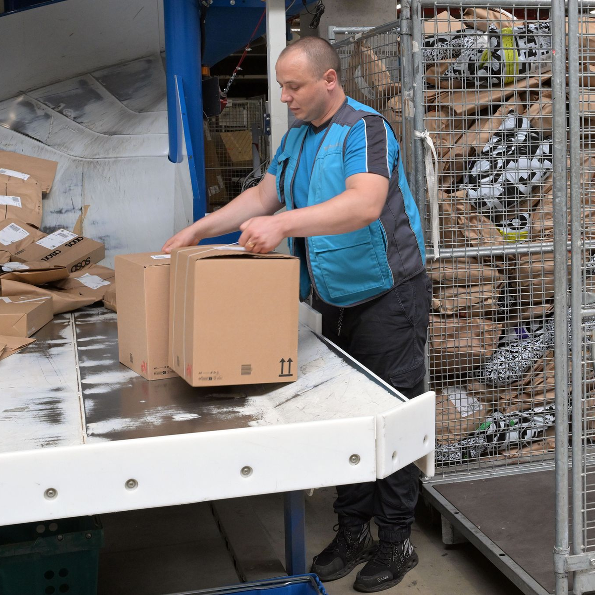 Zu den Branchen, in denen besonders viele ukrainische Männer hierzulande beschäftigt sind, zählen Verkehr und Logistik, Produktion und Technik sowie das Baugewerbe. (Archivfoto) - Foto: Michael Bahlo/dpa