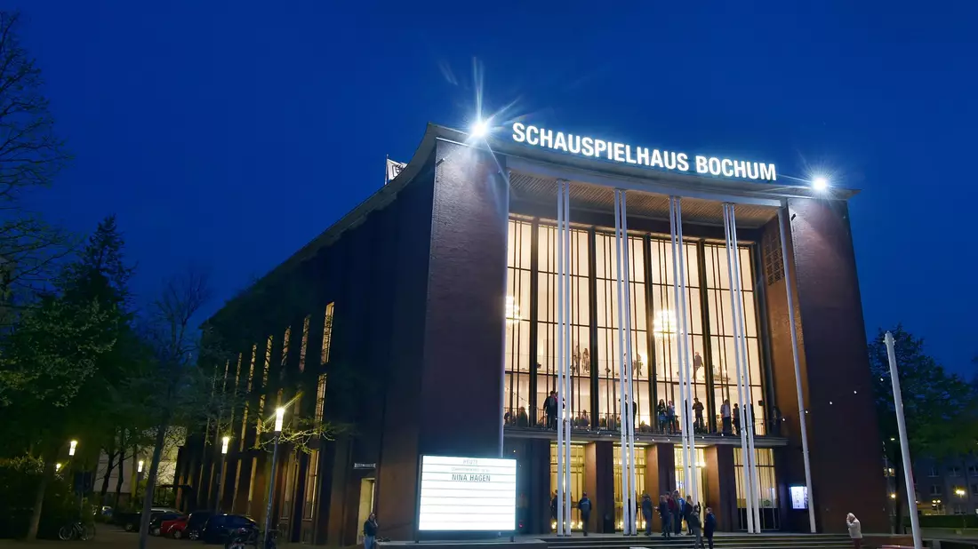Eine Premiere am Schauspielhaus Bochum hat für Tumulte unter den Zuschauern gesorgt. (Archivbild) - Bild: Caroline Seidel/dpa