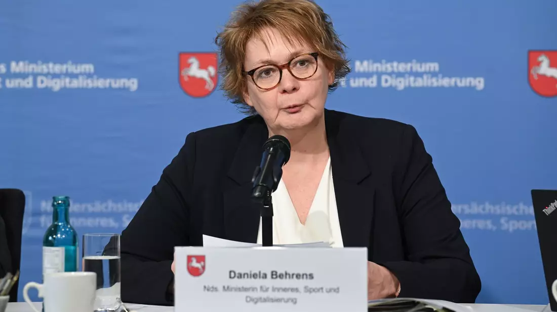 «Die Bewertung des Verfassungsschutzes ist eindeutig: Die größte Gefahr für unsere Gesellschaft geht vom Rechtsextremismus aus und die AfD Niedersachsen ist nach der Einstufung eindeutig diesem Phänomenbereich zuzuordnen, sagte Behrens. - Bild: Julian Stratenschulte/dpa