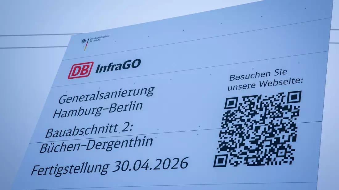 Pendler müssen weiter Geduld beweisen: Die Sanierung der Strecke Hamburg-Berlin verzögert sich. - Bild: Jens Büttner/dpa