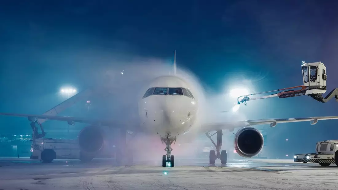 Winterchaos im Flugverkehr: Welche Versicherungen greifen und wo Reisende oft falsch liegen - Bild: presseportal.de