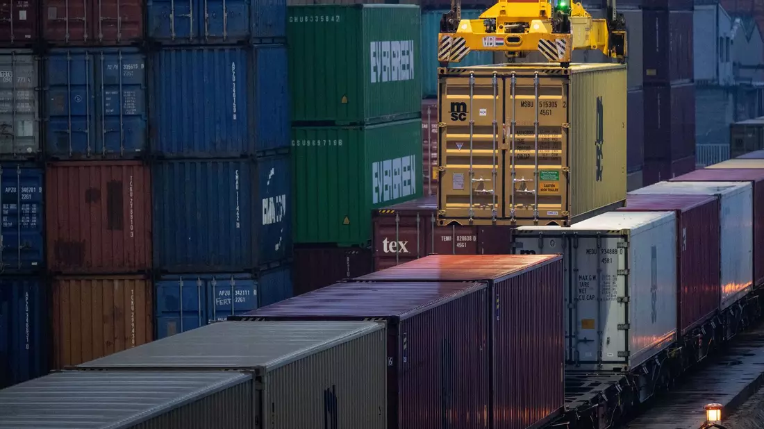 Der Export ist die Hoffnung der deutschen Wirtschaft. (Symbolbild) - Bild: Marijan Murat/dpa