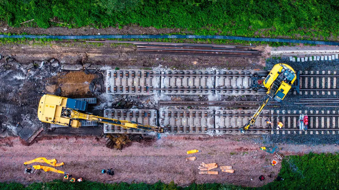 Pendler müssen weiter Geduld beweisen: Die Sanierung der Strecke Hamburg-Berlin verzögert sich. (Archivbild) - Bild: Jens Büttner/dpa