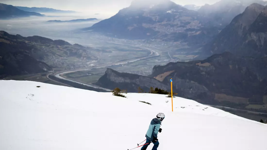 In vielen europäischen Wintersportregionen ist die Lawinengefahr derzeit groß (Archivbild). - Bild: Gian Ehrenzeller/KEYSTONE/dpa