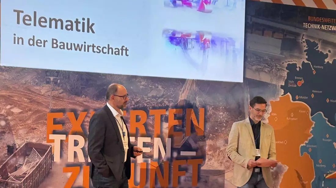 Warum steht STRABAG mit Rosenberger Telematics auf der VDBUM-Bühne? - Bild: presseportal.de