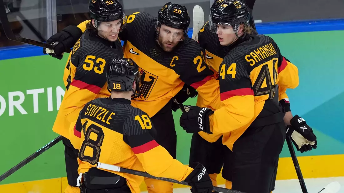 Deutschlands Eishockey-Cracks stehen im Olympia-Viertelfinale gegen die Slowakei. - Bild: Carolyn Kaster/AP/dpa