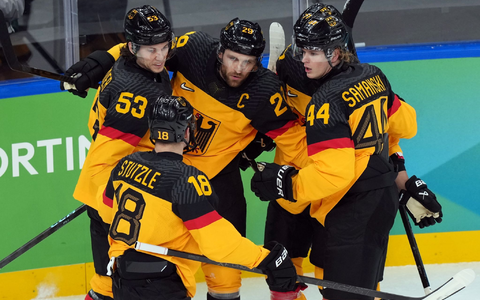 Deutschlands Eishockey-Cracks stehen im Olympia-Viertelfinale gegen die Slowakei. - Foto: Carolyn Kaster/AP/dpa