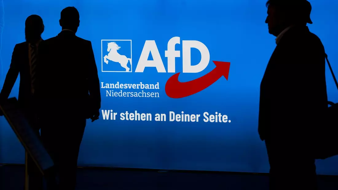 Die neue Einstufung ordne die AfD Niedersachsen dem rechtsextremistischen Spektrum zu, sagt Niedersachsens Innenministerin Daniela Behrens. - Bild: Julian Stratenschulte/dpa