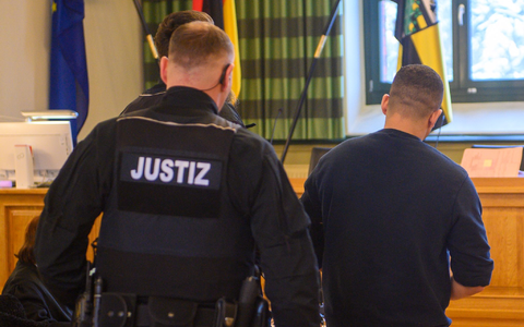 Der 38-Jährige soll seine Ehefrau in der JVA in Burg getötet haben.  - Foto: Klaus-Dietmar Gabbert/dpa