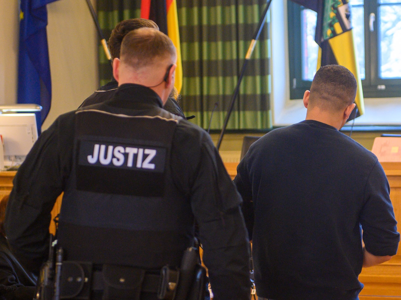 Der 38-Jährige soll seine Ehefrau in der JVA in Burg getötet haben. - Foto: Klaus-Dietmar Gabbert/dpa