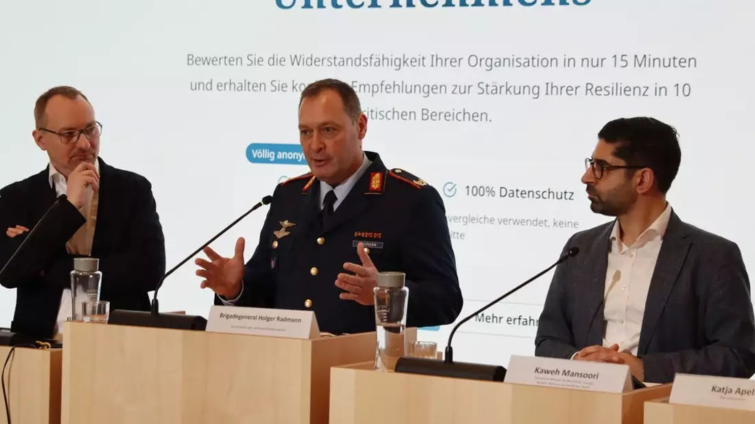 Bundeswehr unterstützt in Hessen bei Entwicklung der ersten KI-App zur Resilienz in der Wirtschaft - Bild: presseportal.de