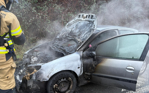 FW-NE: Fahrzeug gerät auf der A57/A46 in Brand | Keine Verletzten - Foto: presseportal.de