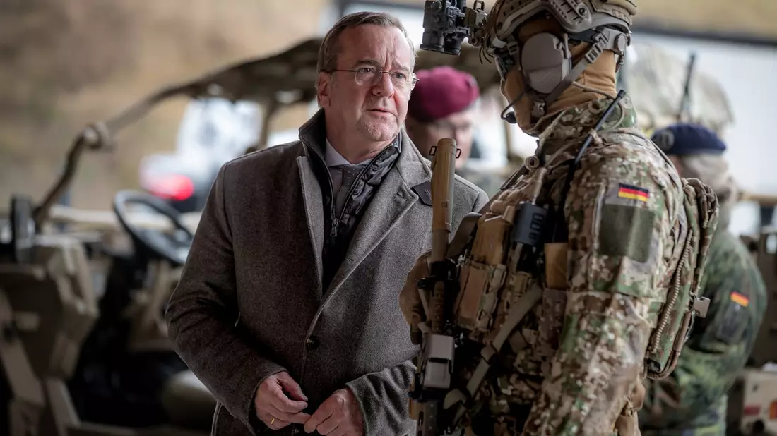 Verteidigungsminister besuchte das Kommando Spezialkräfte in Calw - Bild: presseportal.de