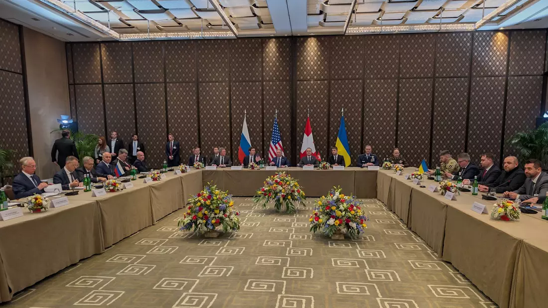 Russische Staatsmedien beschrieben die Verhandlungsatmosphäre als «sehr angespannt». - Bild: -/Ukrainian National Security and Defense Council press office/AP/dpa