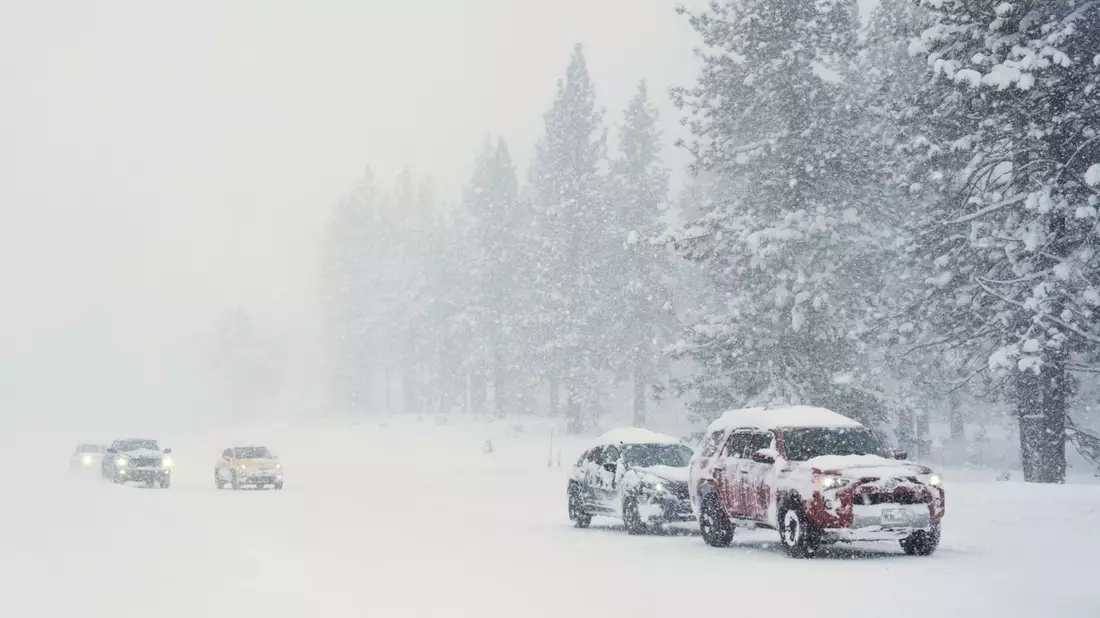 In Kalifornien ist viel Schnee gefallen. - Bild: Brooke Hess-Homeier/AP/dpa