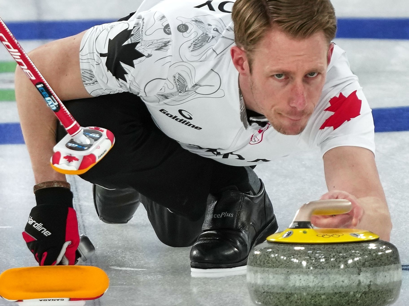 Bei Olympia im Fokus: der kanadische Curler Marc Kennedy. (Archivbild) - Foto: Misper Apawu/AP/dpa