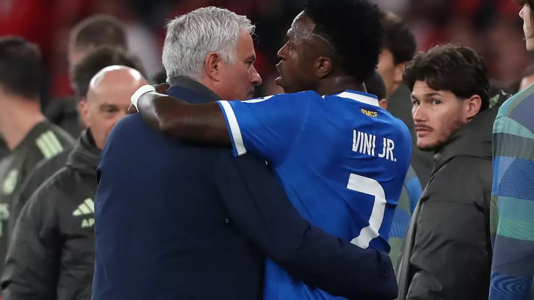 Benfica-Trainer José Mourinho (l) und Vinicius Jr. von Real Madrid äußerten sich zum mutmaßlichen Rassismus-Vorfall. - Bild: Pedro Rocha/AP/dpa