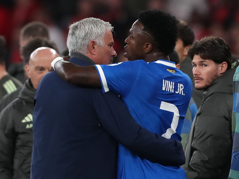 Benfica-Trainer José Mourinho (l) und Vinicius Jr. von Real Madrid äußerten sich zum mutmaßlichen Rassismus-Vorfall. - Foto: Pedro Rocha/AP/dpa